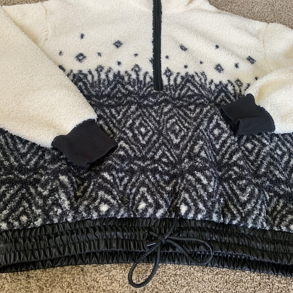 CALIA by Carrie Underwood Black and White Sweater - Picture 3 of 8